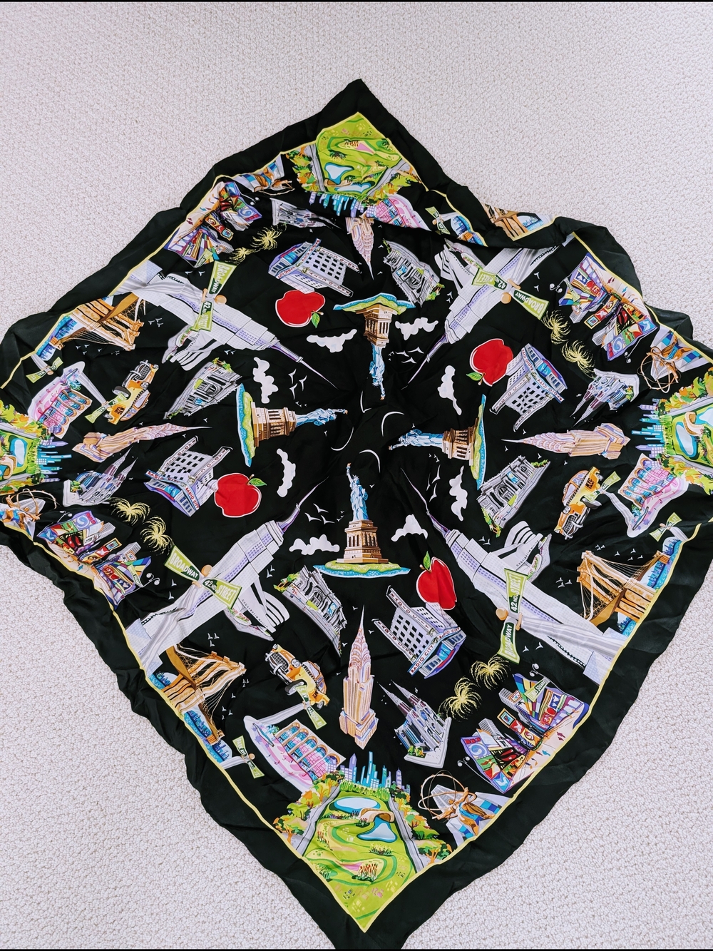 VTG CARAL NEWMAN SILK CITY SCARVES NEW YORK BLACK